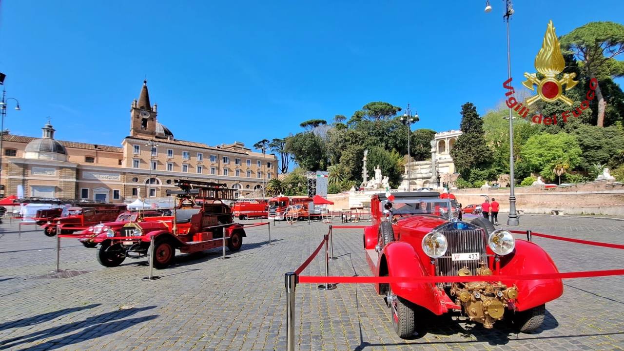 22_Aprile_Piazza del popolo_1.jpg Piazza del Popolo - preparazione allestimento
