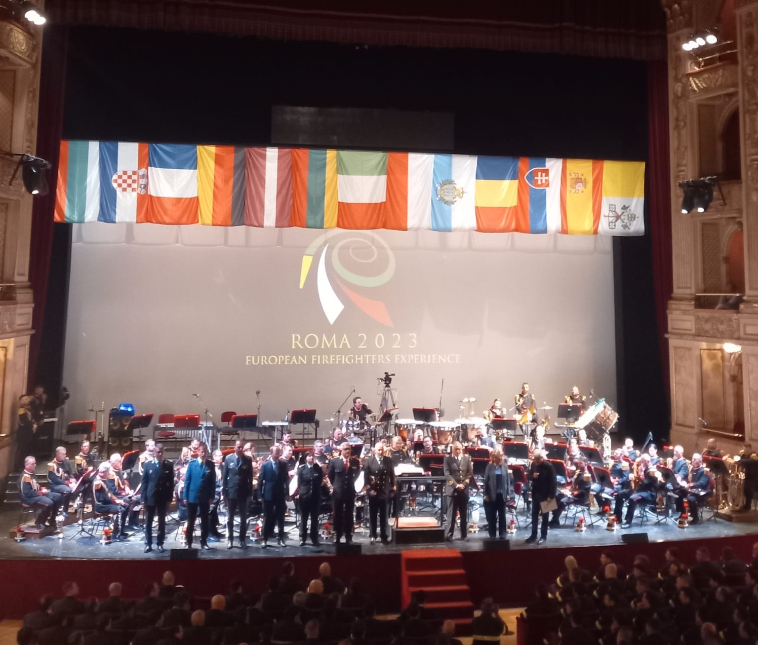 Bandiere_Teatro_Opera.jpg Capi Delegazioni Europee al Teatro dell'Opera
